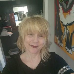 Meet your Posher, Debbie